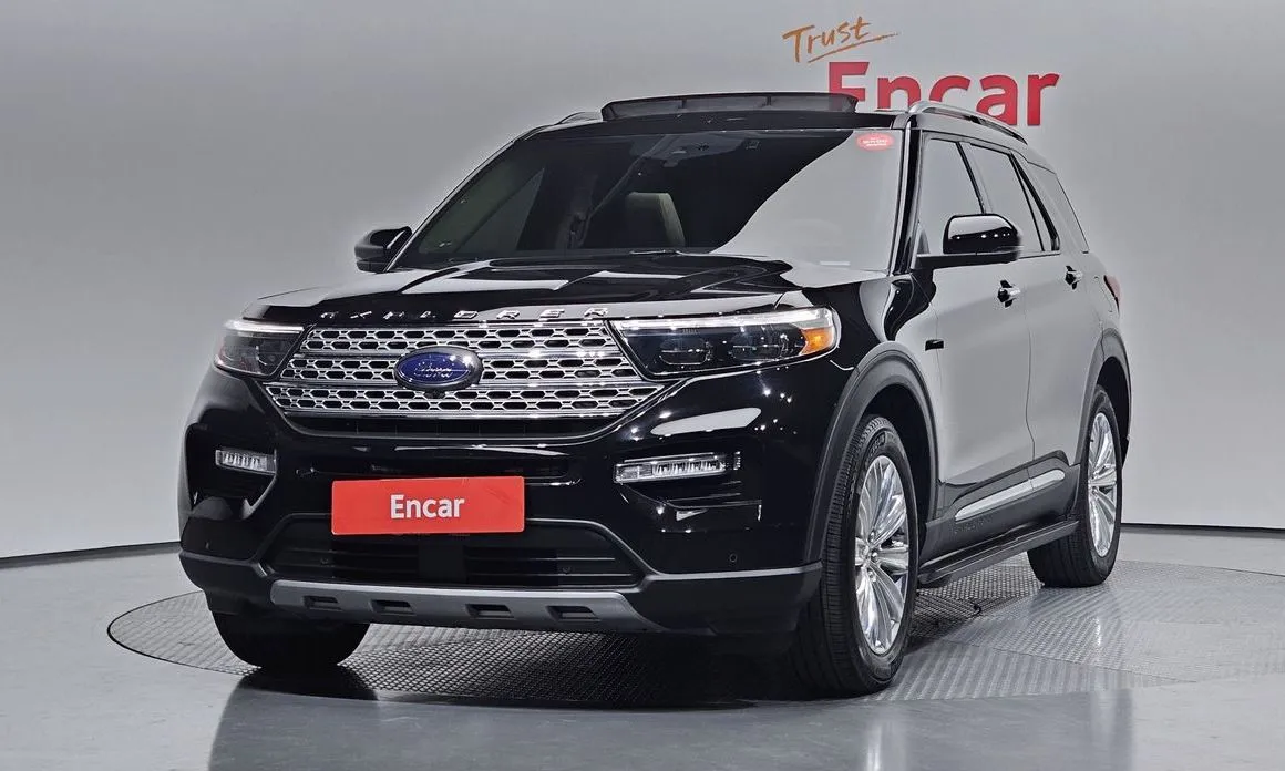 Ford Explorer — фото 1