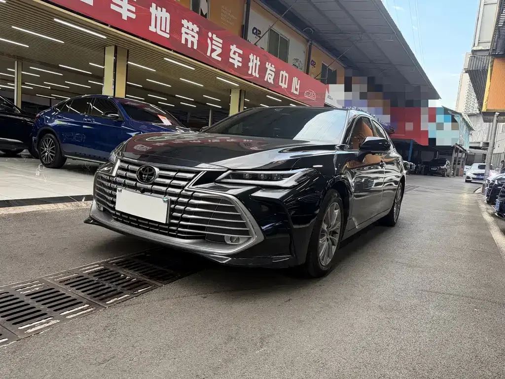 Toyota Avalon — фото 1