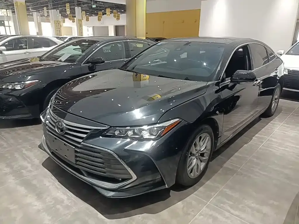 Toyota Avalon — фото 1