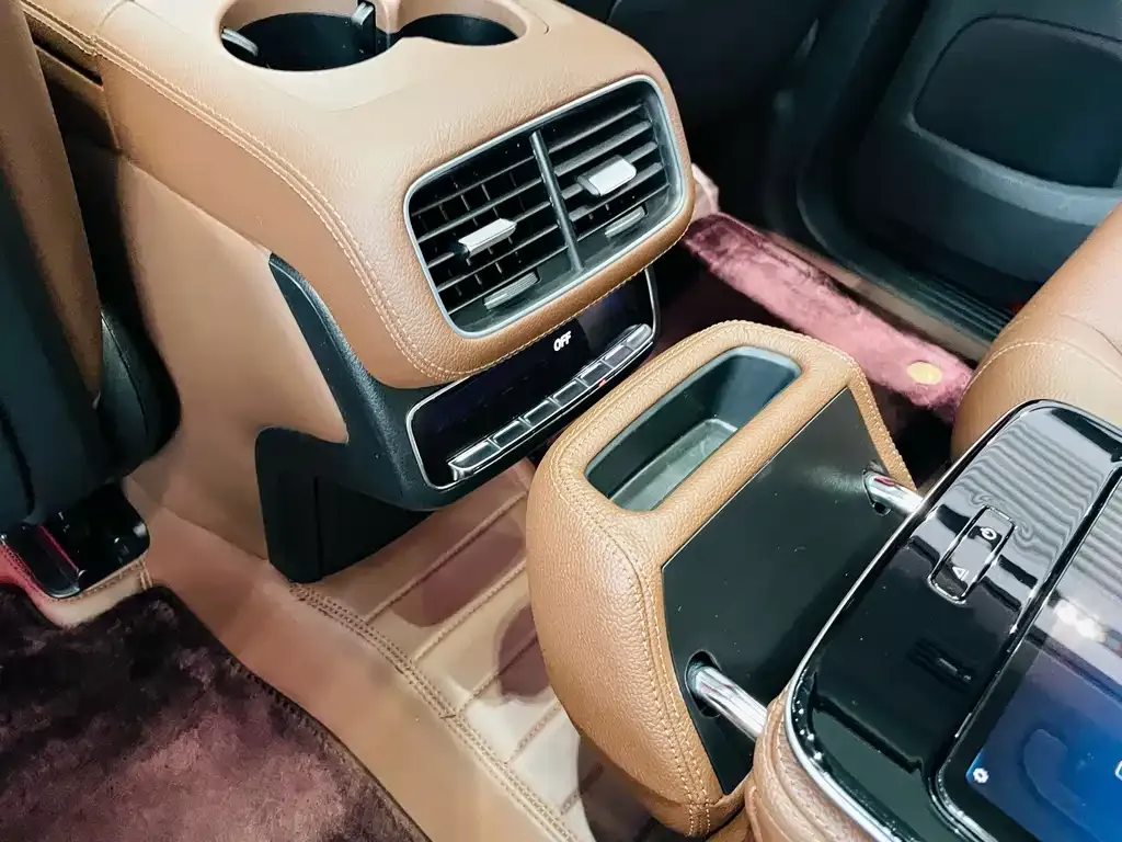 Mercedes-Benz GLS — фото 9