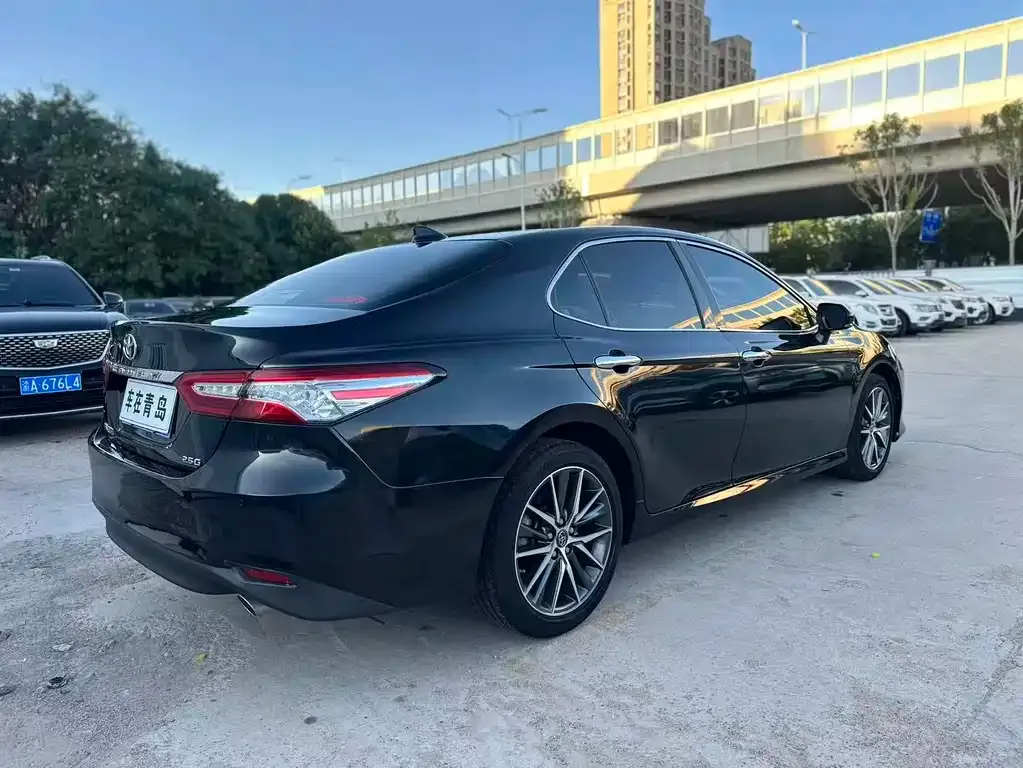 Toyota Camry — фото 9