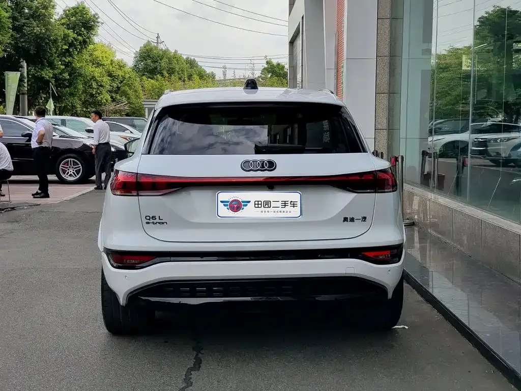 Audi Q6L e-tron — фото 4