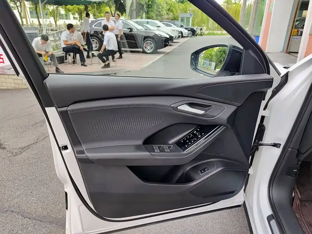 Audi Q6L e-tron — фото 9