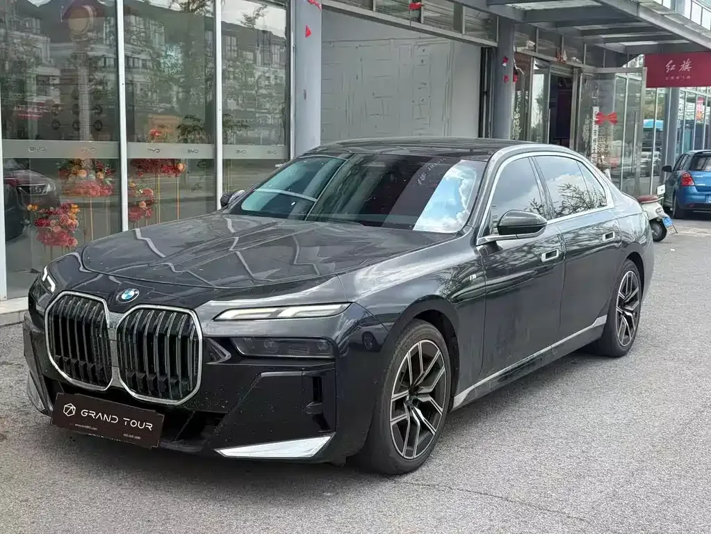 BMW 7 Series — фото 1