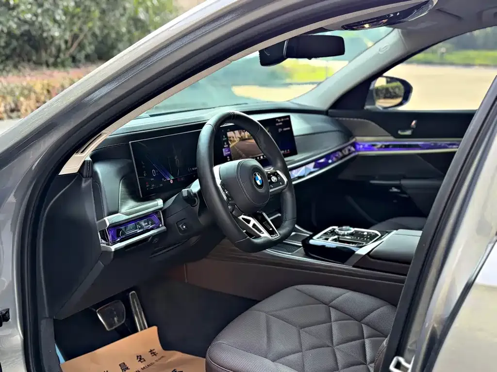 BMW 7 Series — фото 10