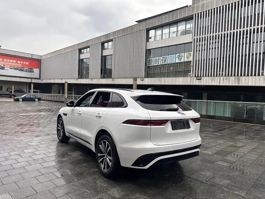 Jaguar F-PACE — фото 10