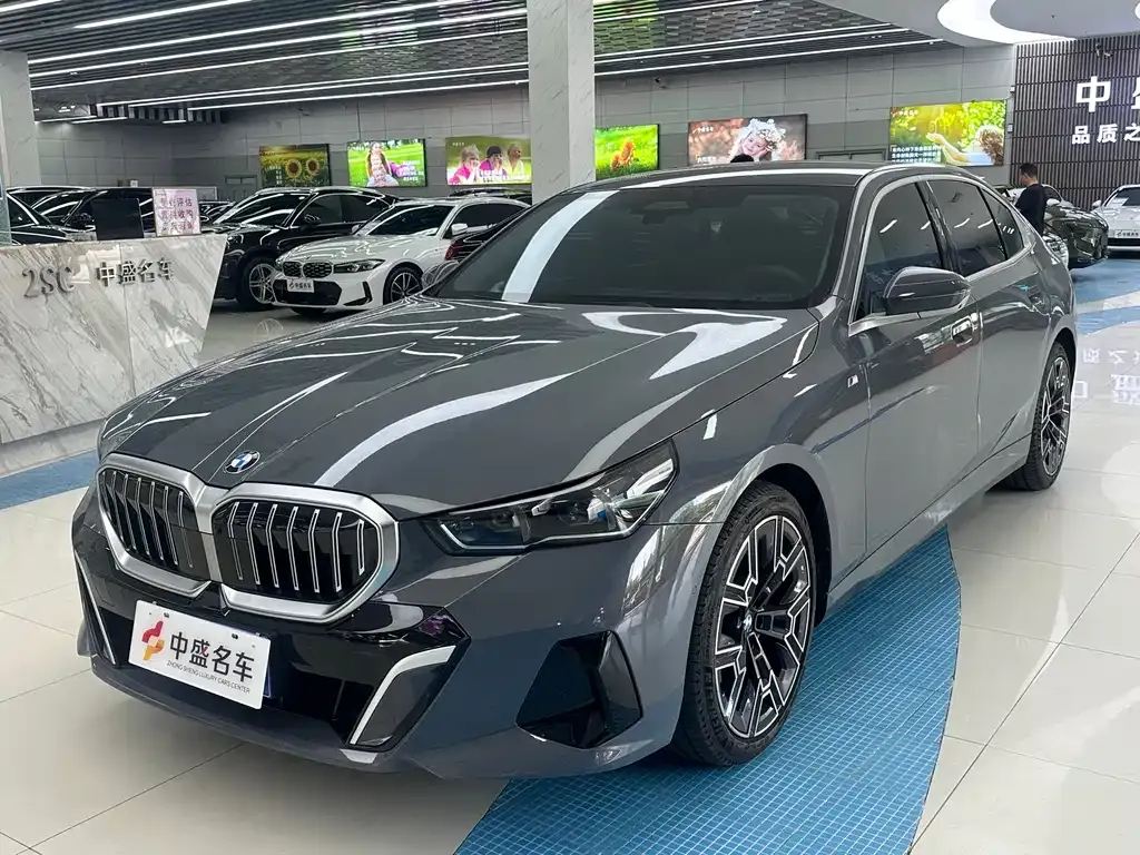 BMW 5 Series — фото 1
