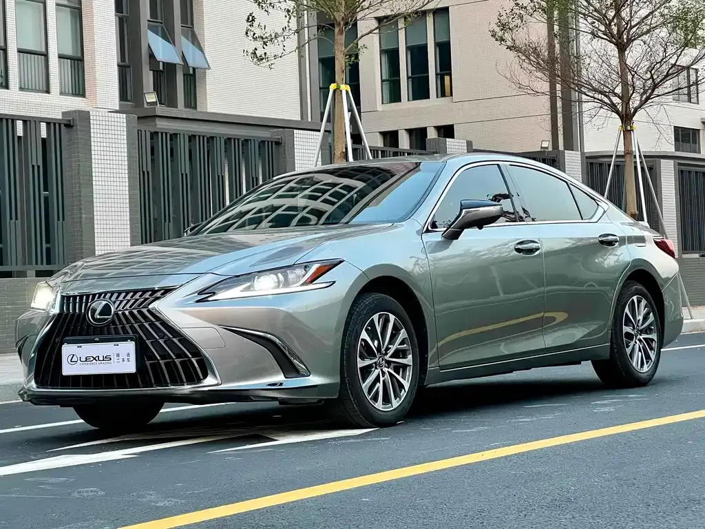 Lexus ES — фото 1