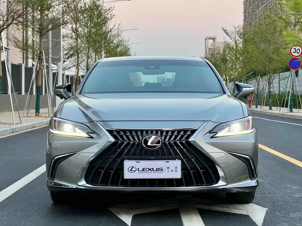 Lexus ES — фото 10