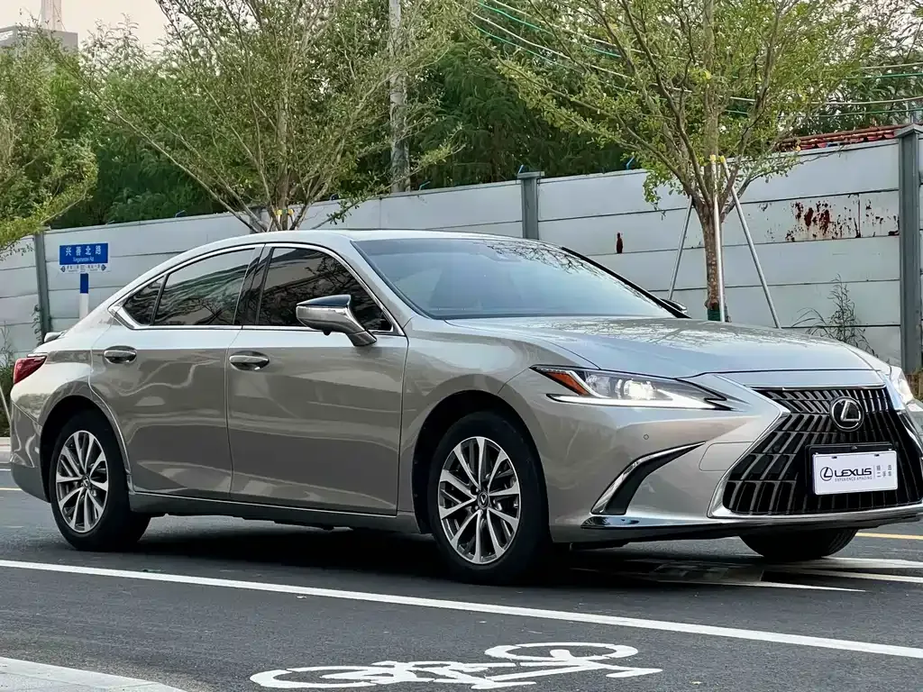 Lexus ES — фото 5