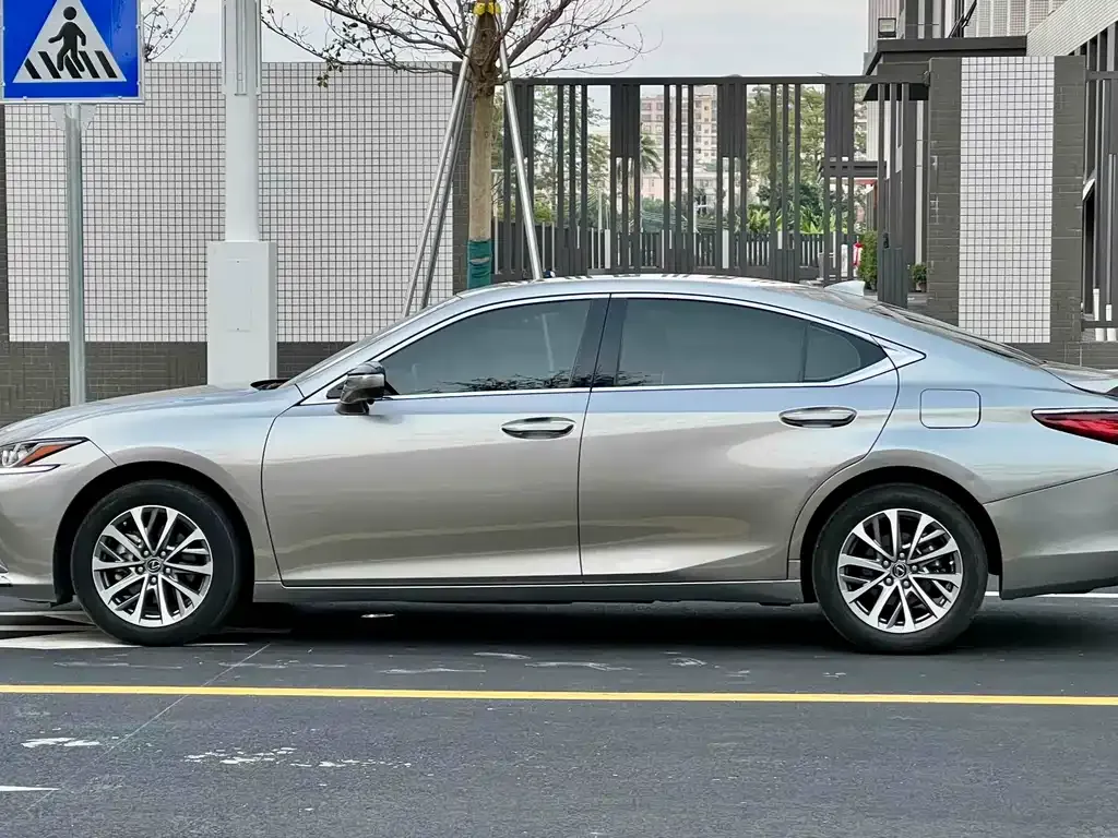 Lexus ES — фото 2