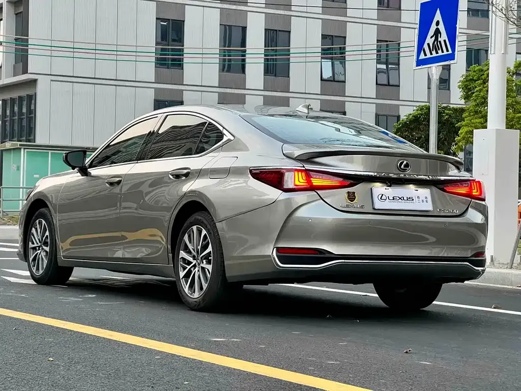 Lexus ES — фото 8