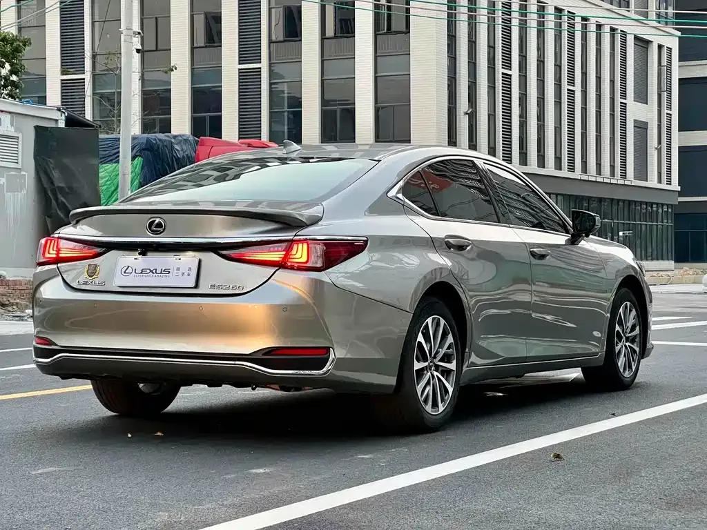 Lexus ES — фото 6