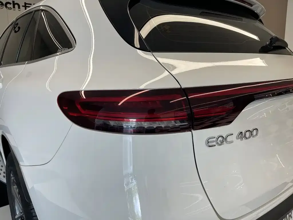 Mercedes-Benz EQC — фото 6