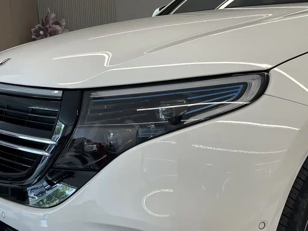 Mercedes-Benz EQC — фото 7