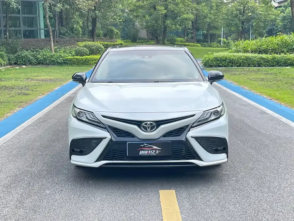 Toyota Camry — фото 7