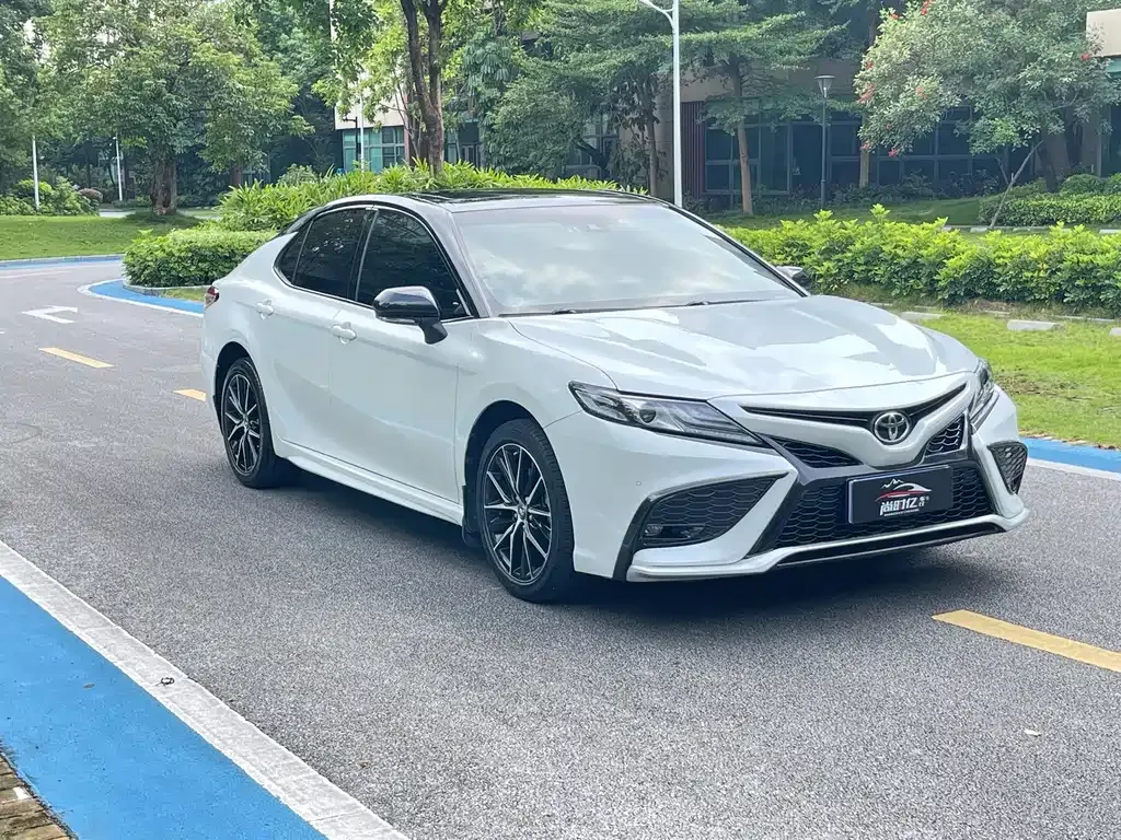Toyota Camry — фото 9