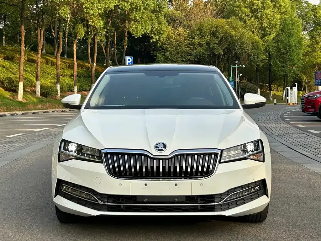 Skoda Superb — фото 5