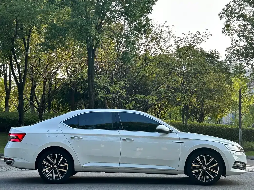 Skoda Superb — фото 4