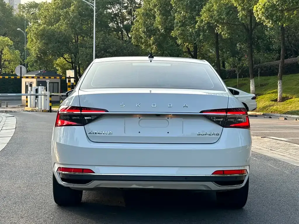 Skoda Superb — фото 6