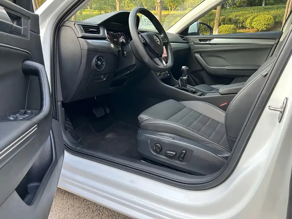 Skoda Superb — фото 2