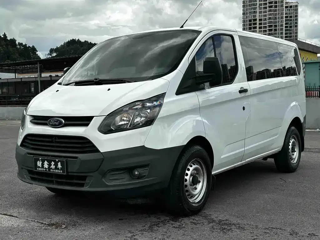 Ford Transit — фото 1