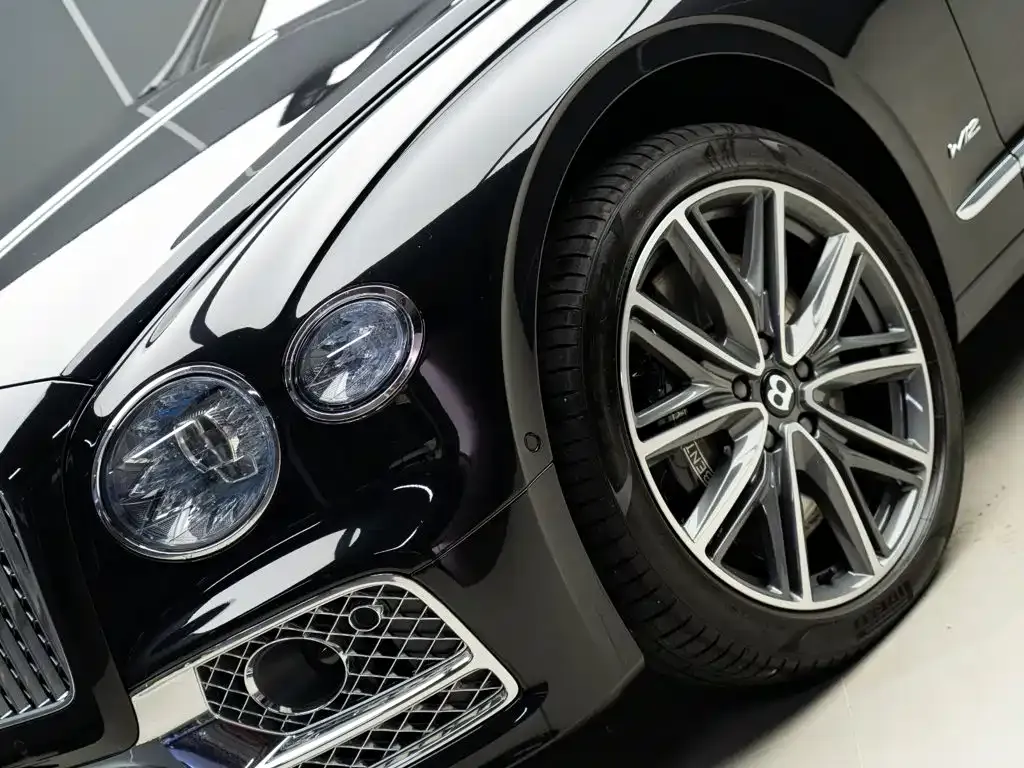Bentley Flying Spur — фото 10