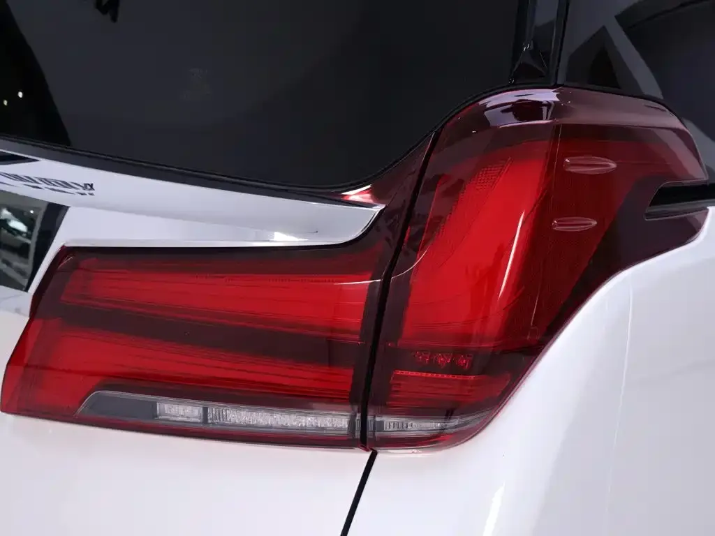 Toyota Alphard — фото 4