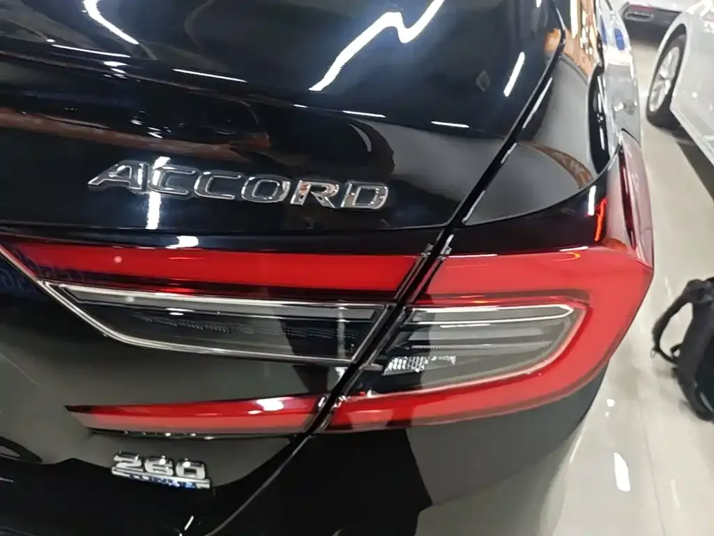 Honda Accord — фото 10