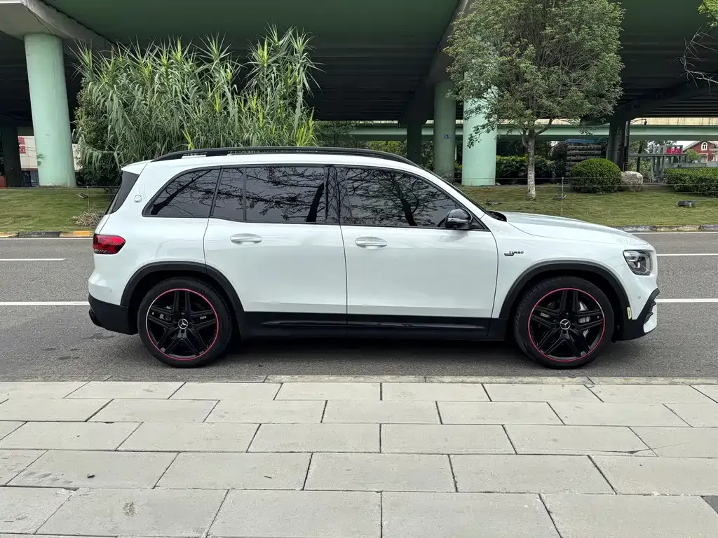 Mercedes-Benz GLB AMG — фото 10