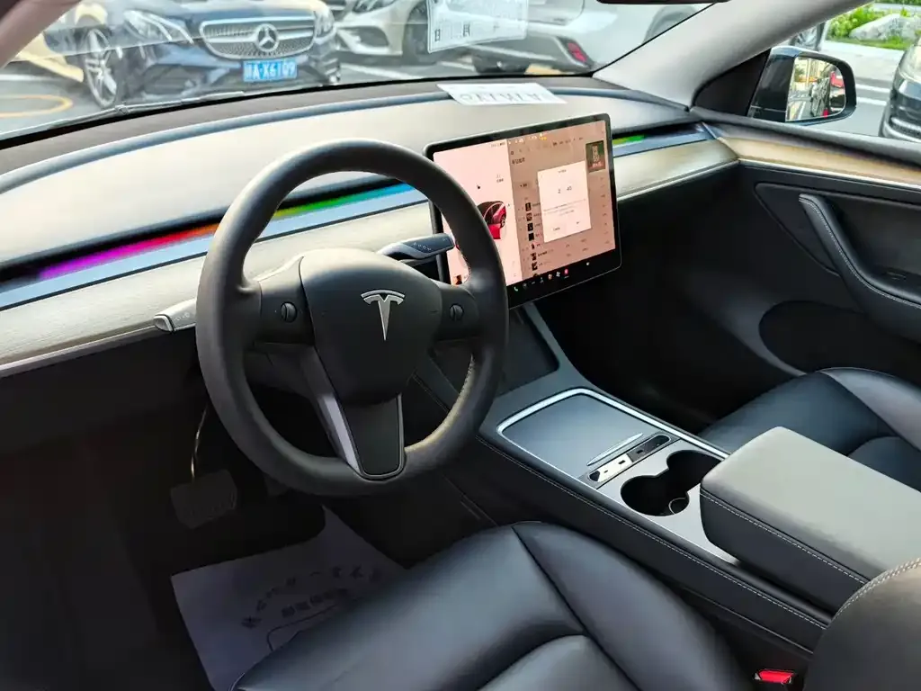 Tesla Model Y — фото 6