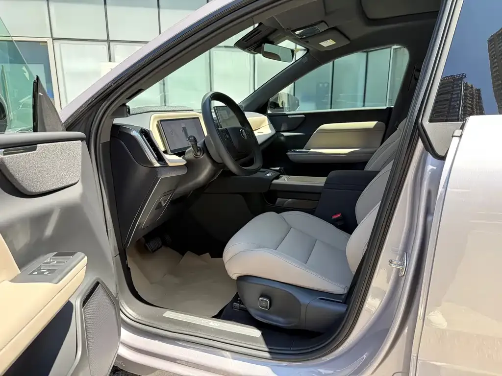 Volvo XC70 Plug-in Hybrid — фото 9