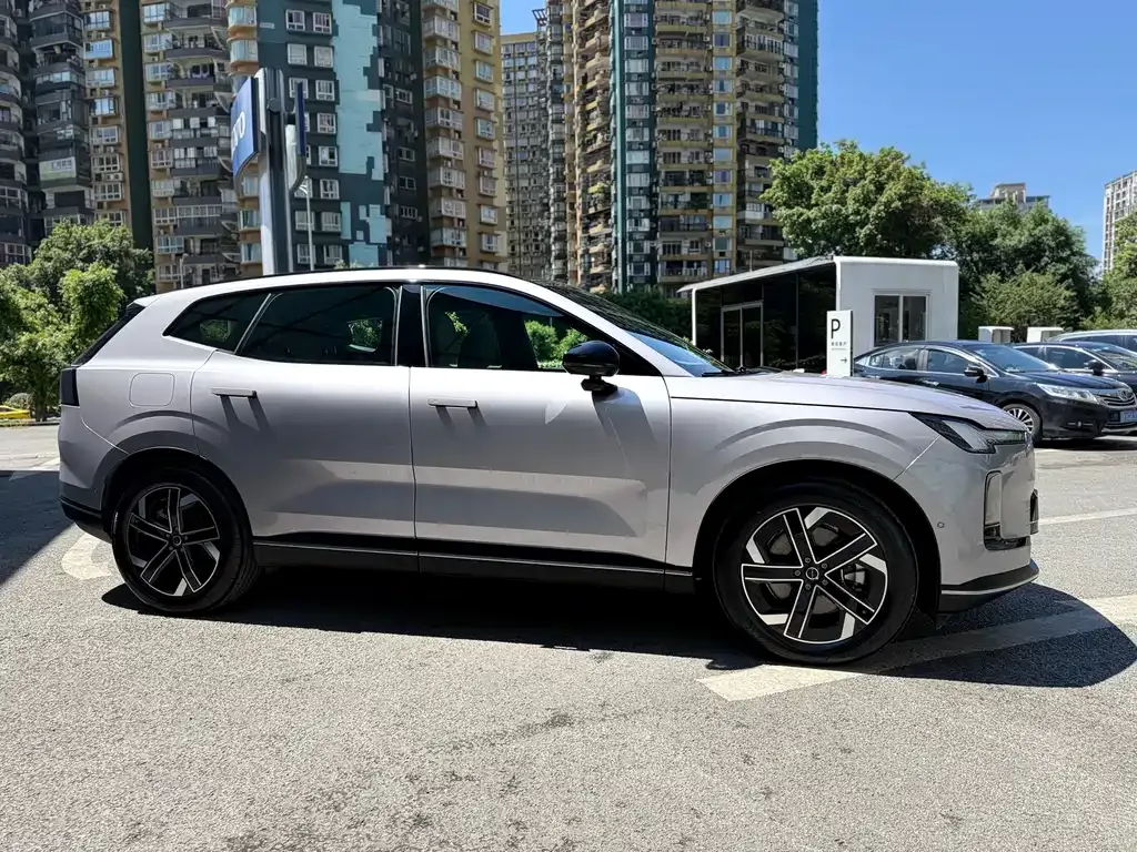 Volvo XC70 Plug-in Hybrid — фото 8