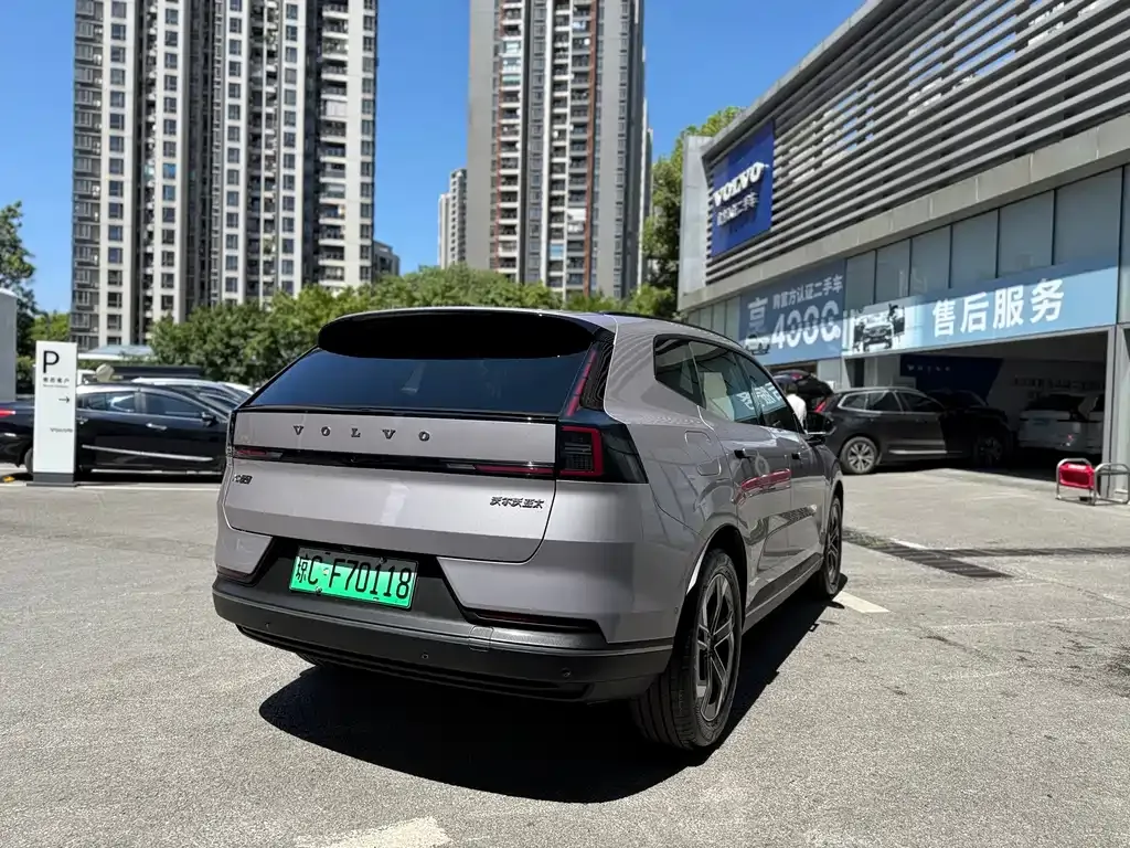 Volvo XC70 Plug-in Hybrid — фото 7