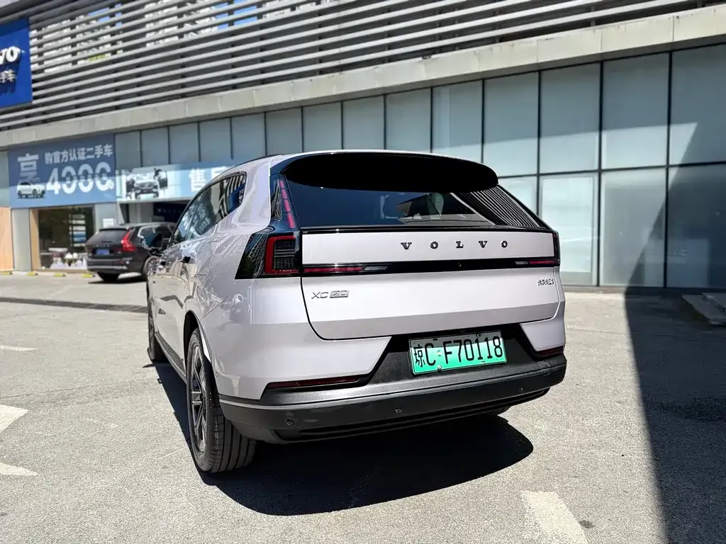 Volvo XC70 Plug-in Hybrid — фото 2