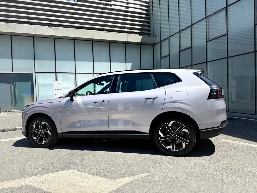 Volvo XC70 Plug-in Hybrid — фото 4