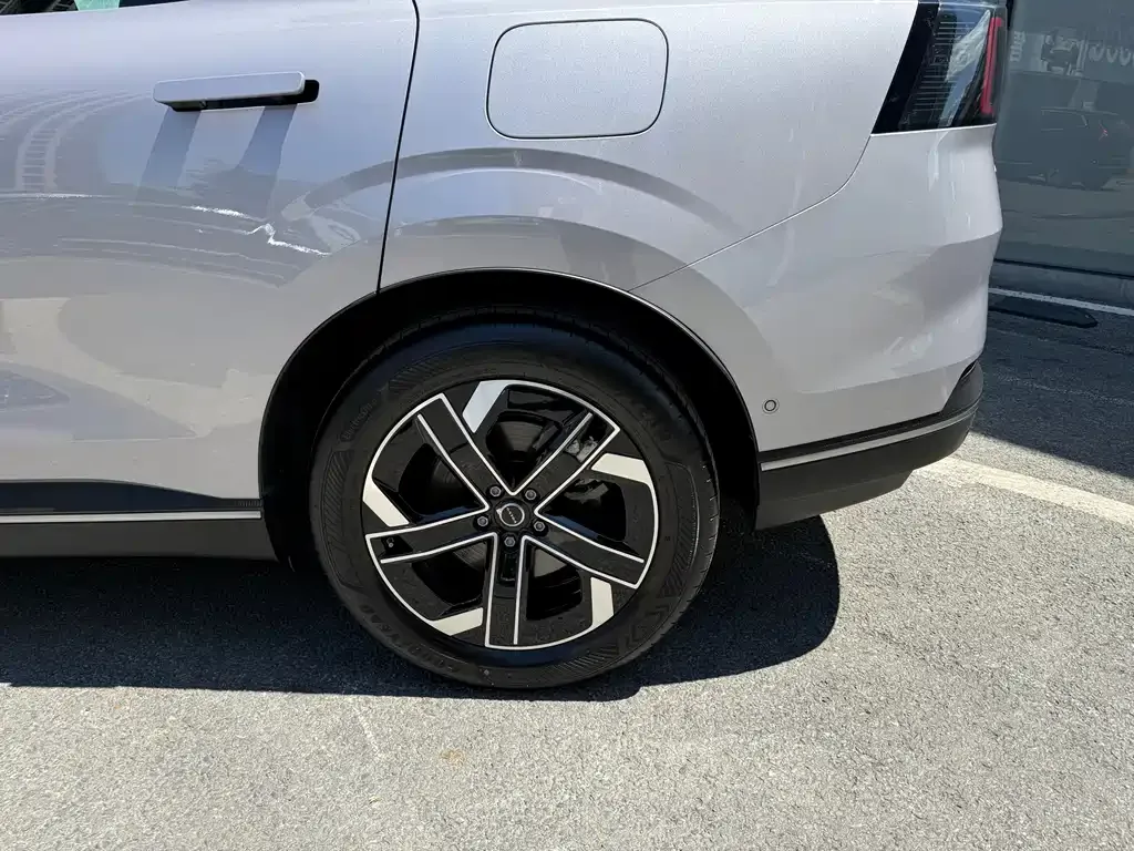 Volvo XC70 Plug-in Hybrid — фото 3