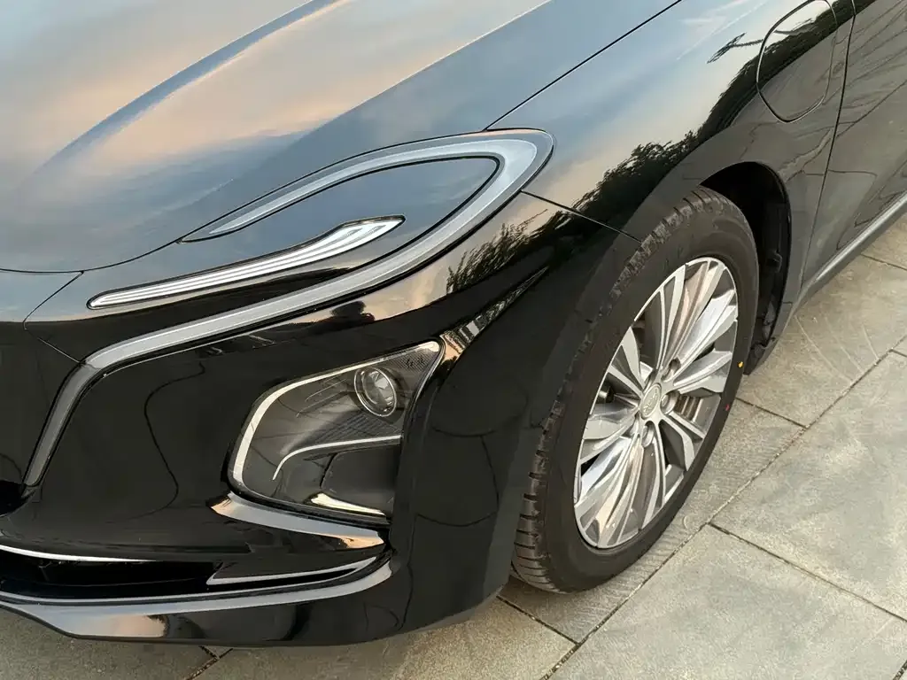 Hongqi E-QM5 — фото 3