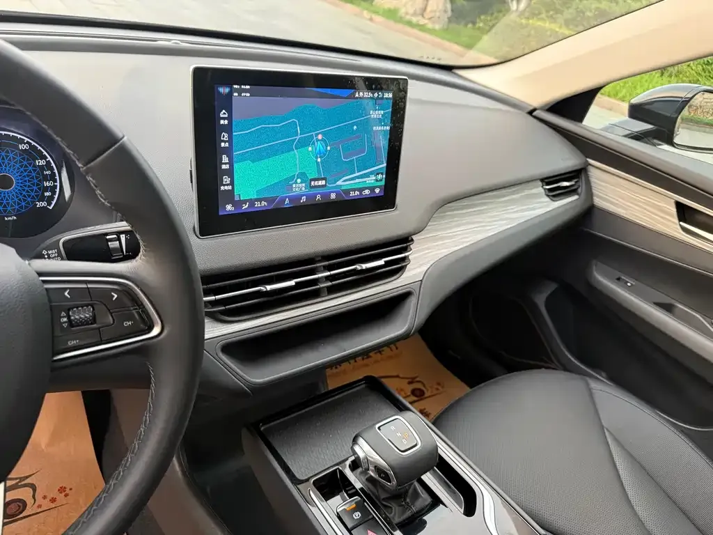 Hongqi E-QM5 — фото 2