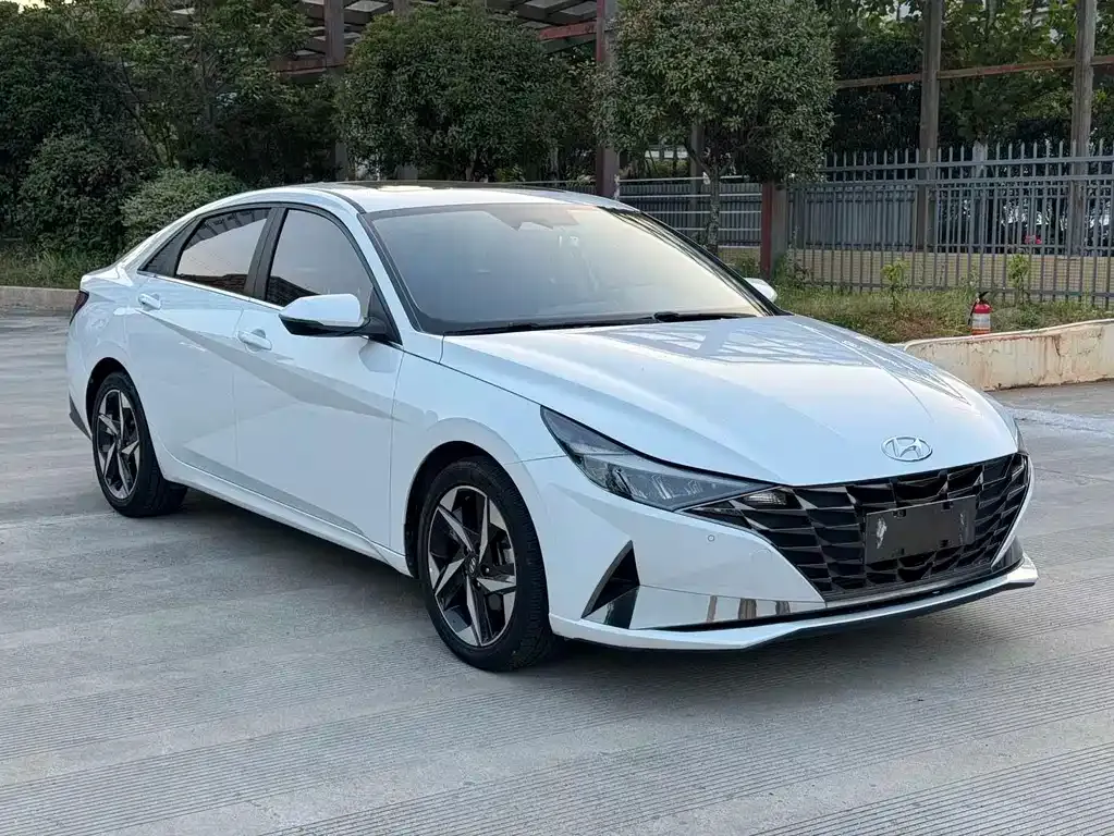 Hyundai Elantra — фото 10