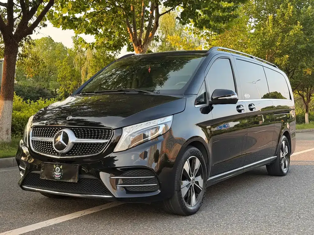 Mercedes-Benz V-Class — фото 1