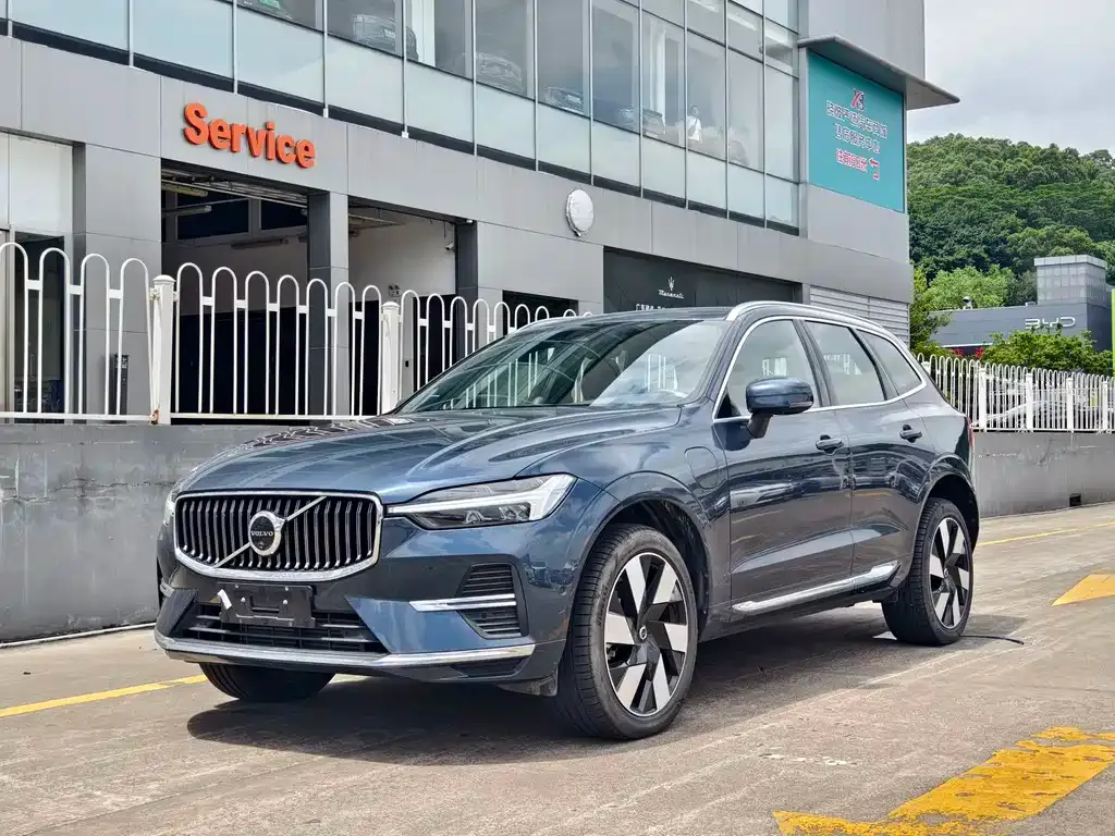 Volvo XC60 PHEV — фото 1