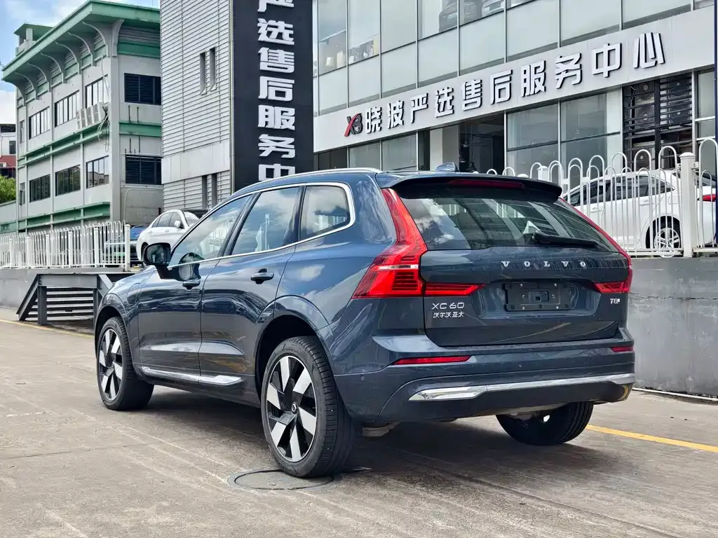 Volvo XC60 PHEV — фото 7
