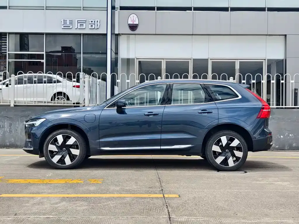 Volvo XC60 PHEV — фото 6