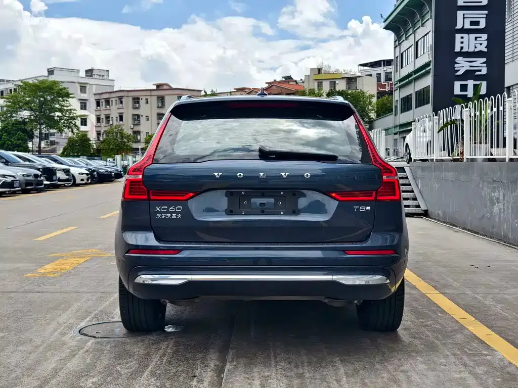 Volvo XC60 PHEV — фото 9