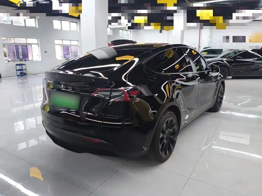 Tesla Model Y — фото 4