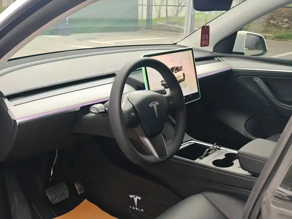 Tesla Model Y — фото 4