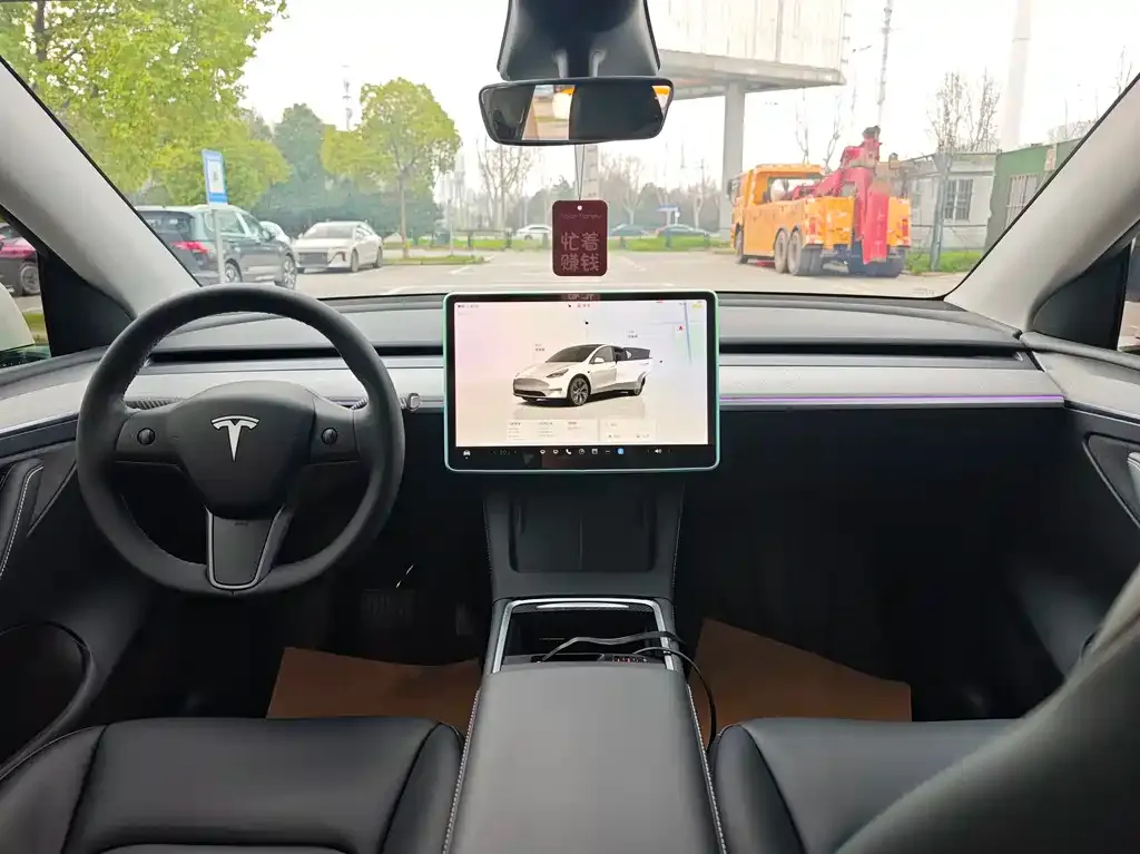 Tesla Model Y — фото 3