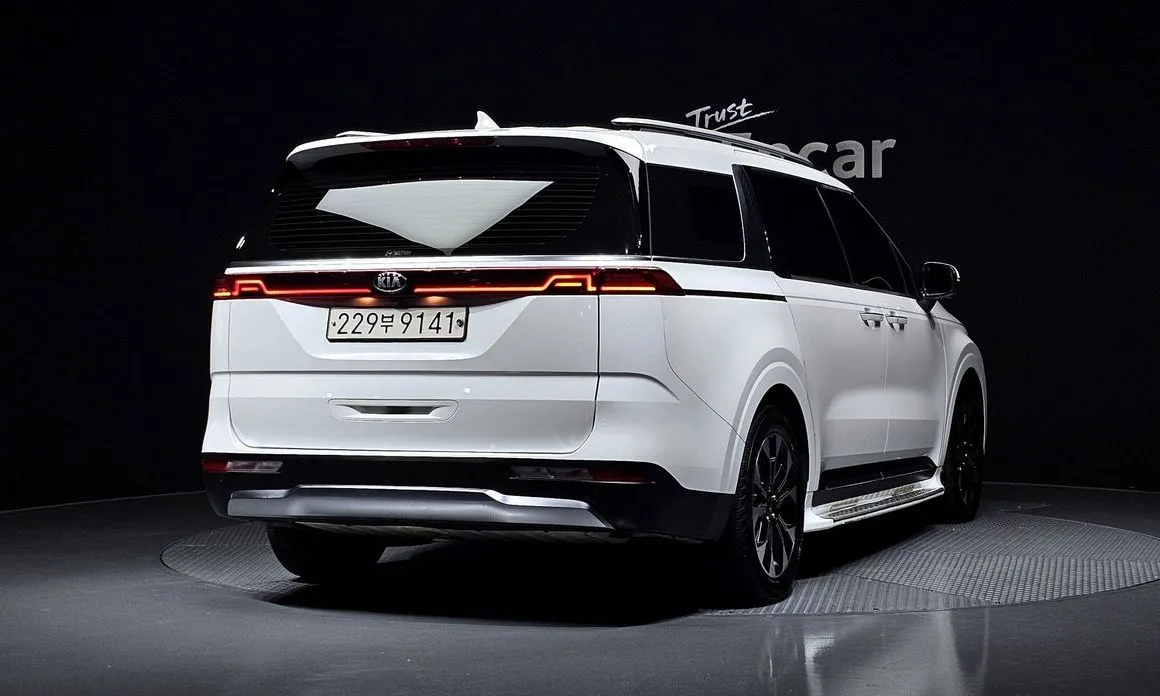 Kia Carnival — фото 9