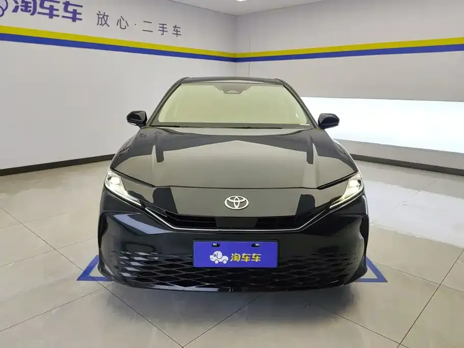 Toyota Camry — фото 6
